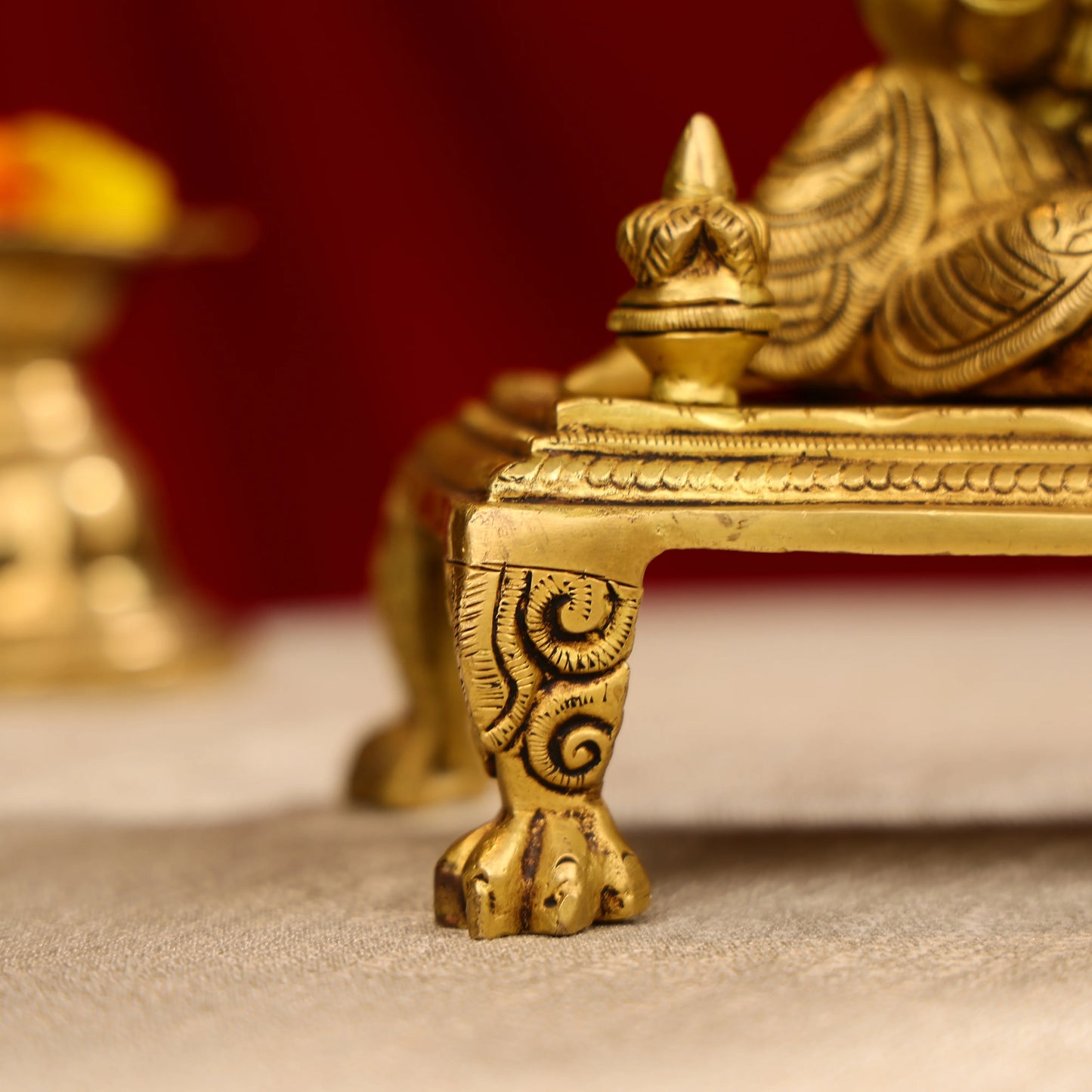 9_Brass_Super_Fine_Blessing_Lord_Ganesha_Resting_On_Sofa_8