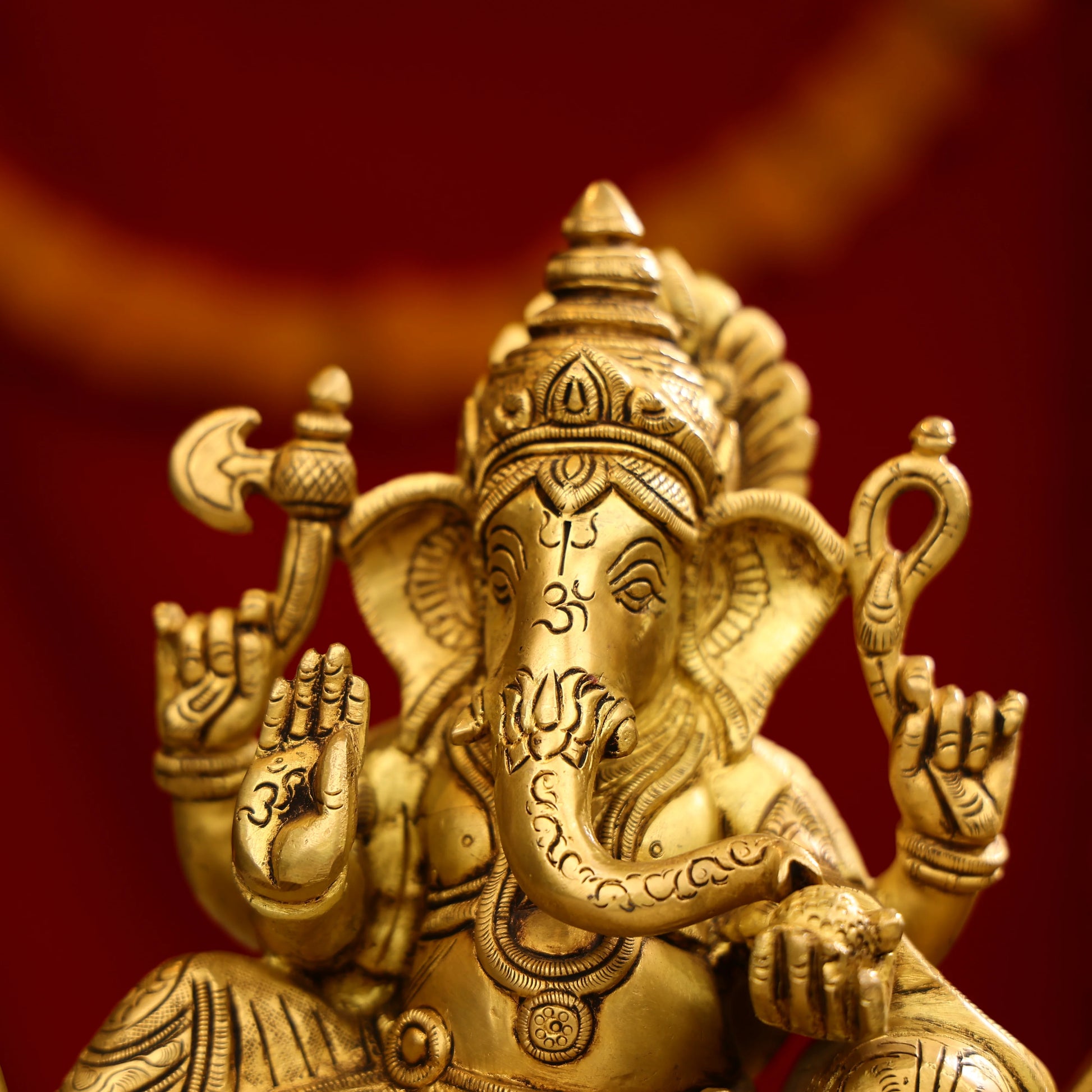 9_Brass_Super_Fine_Blessing_Lord_Ganesha_Resting_On_Sofa_9