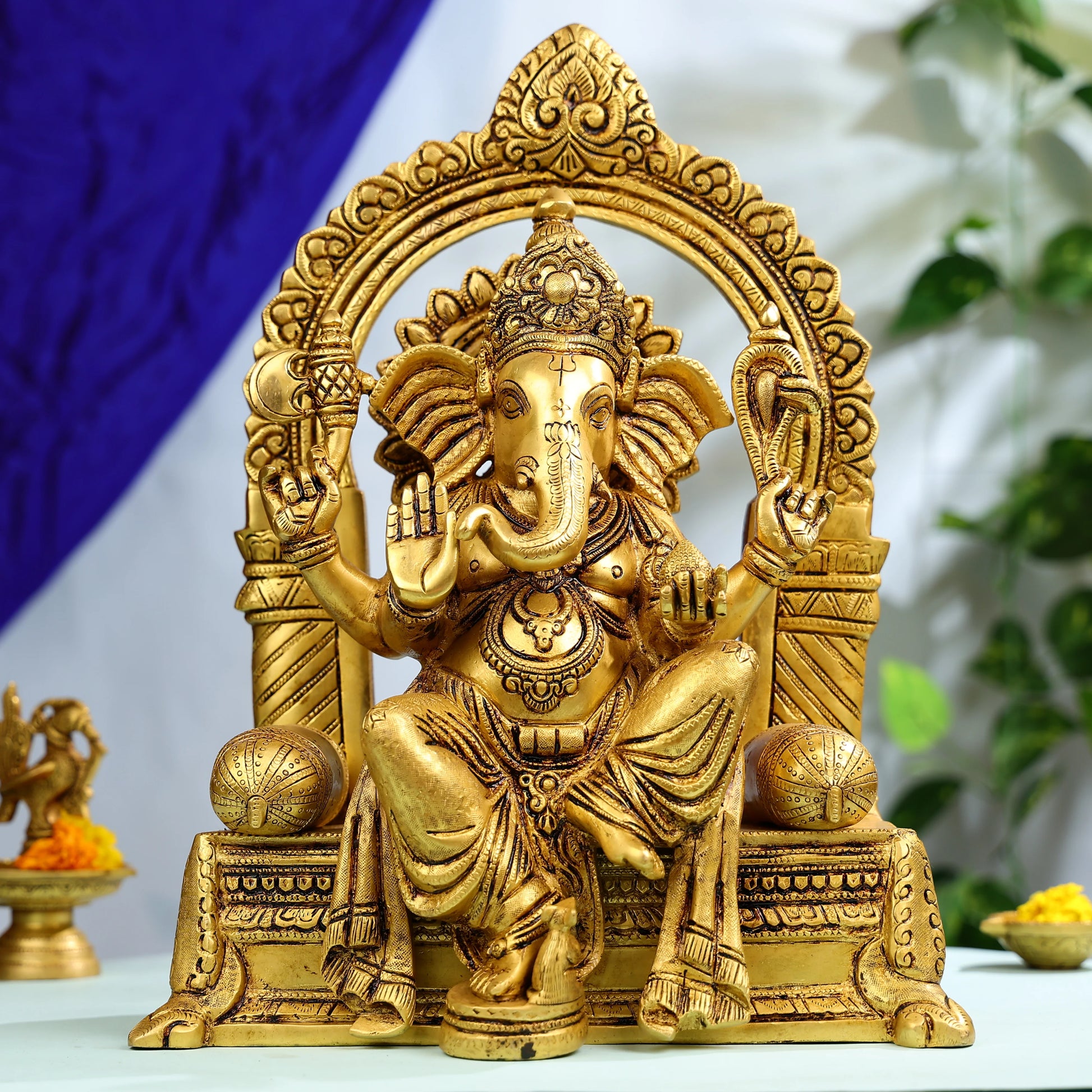 Brass_Lord_Ganesha_On_His_Singhasan_1