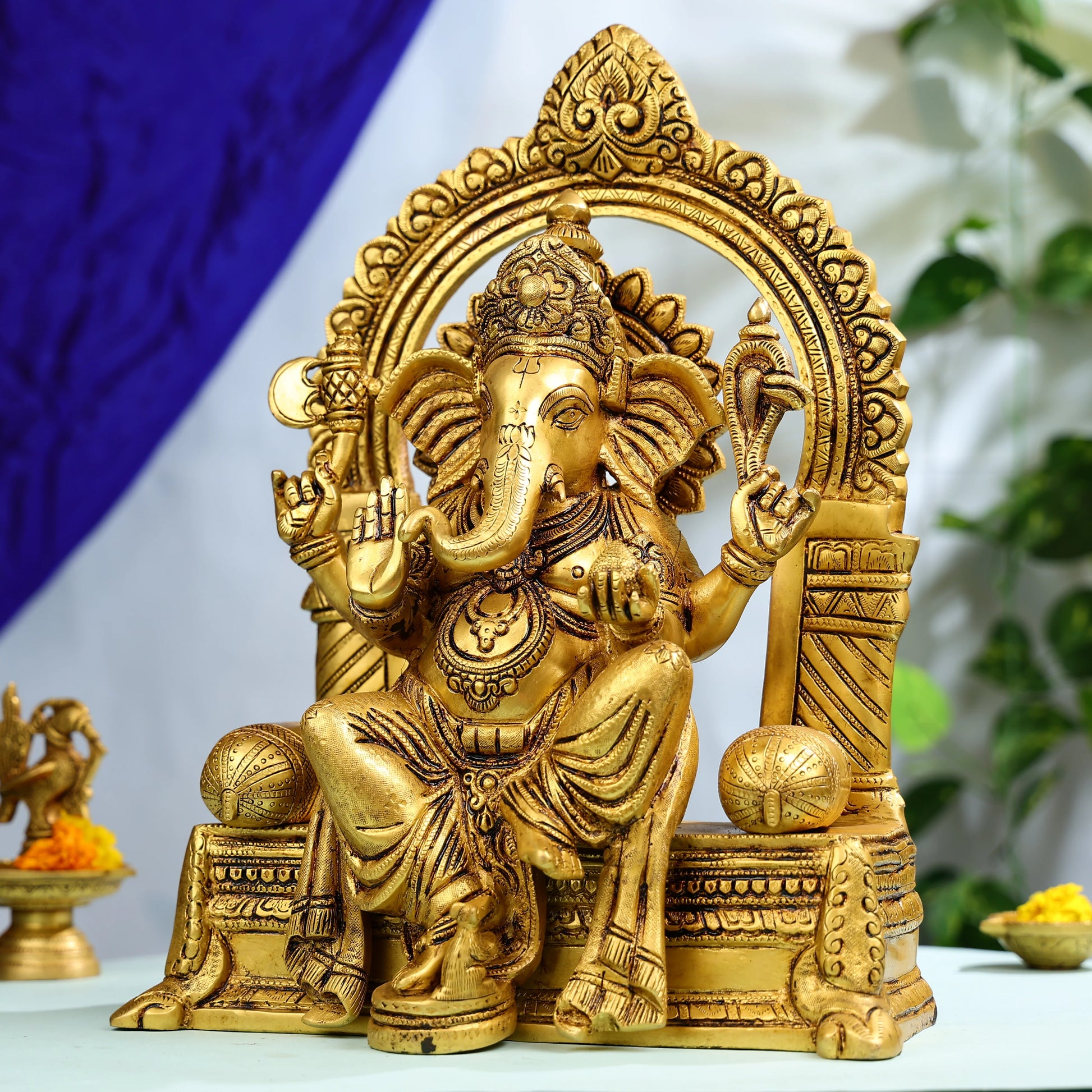 Brass_Lord_Ganesha_On_His_Singhasan_2