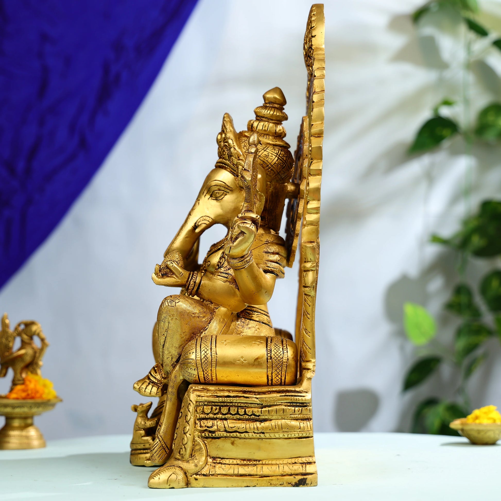 Brass_Lord_Ganesha_On_His_Singhasan_3