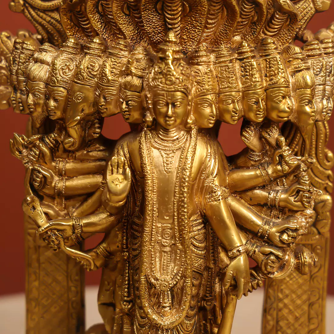 Lord_Vishnu_In_His_Cosmic_Magnification_5