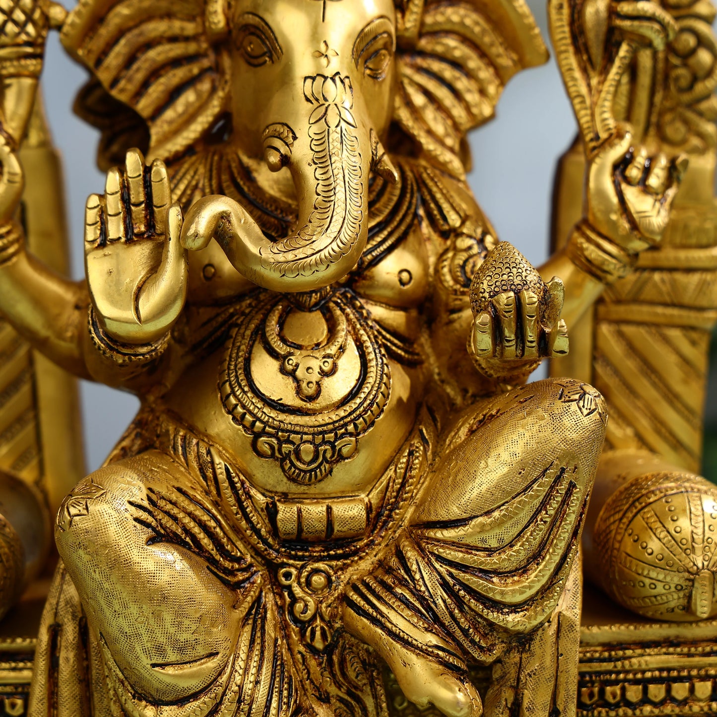 Brass_Lord_Ganesha_On_His_Singhasan_6