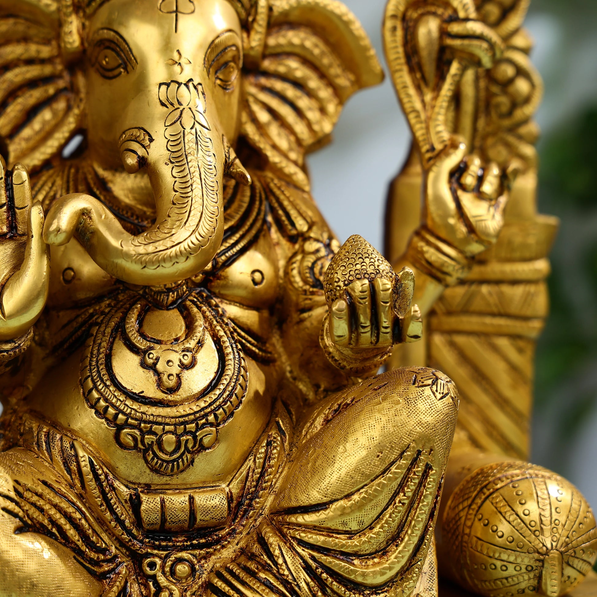 Brass_Lord_Ganesha_On_His_Singhasan_8
