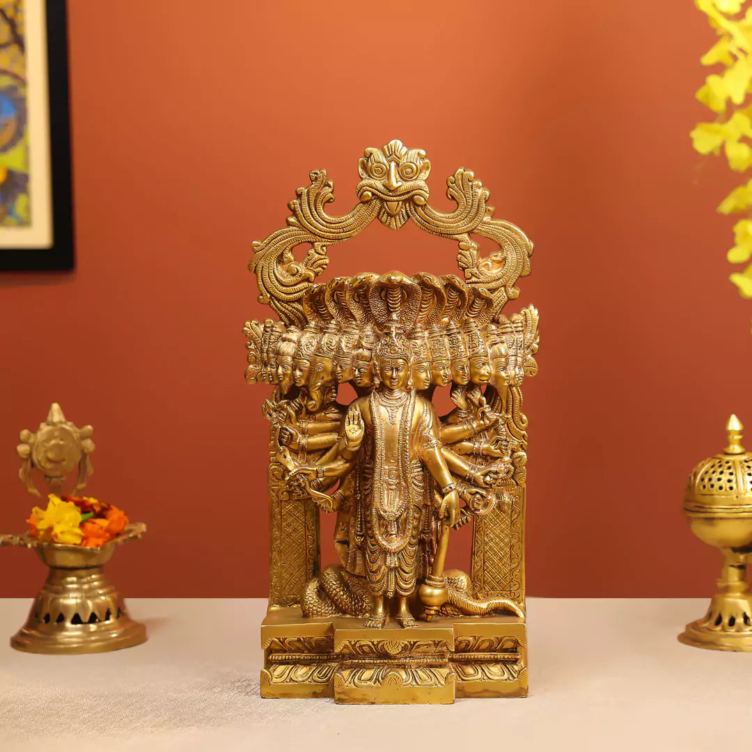 Lord_Vishnu_In_His_Cosmic_Magnification_1