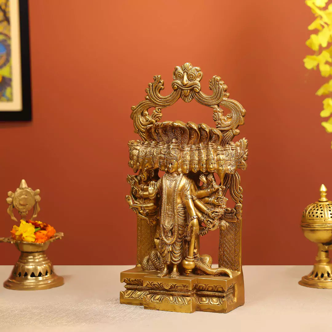 Lord_Vishnu_In_His_Cosmic_Magnification_2