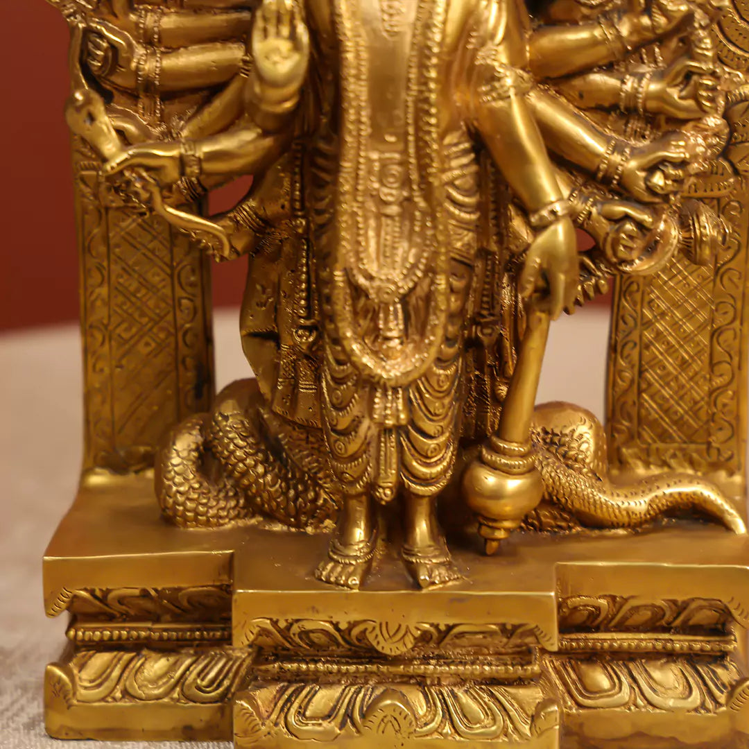 Lord_Vishnu_In_His_Cosmic_Magnification_4