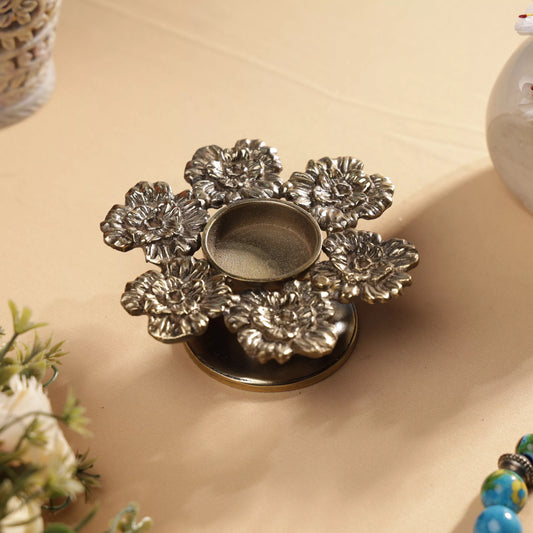 Antique Finish Brass Chrysanthemum Flowers T-Light Candle Holder