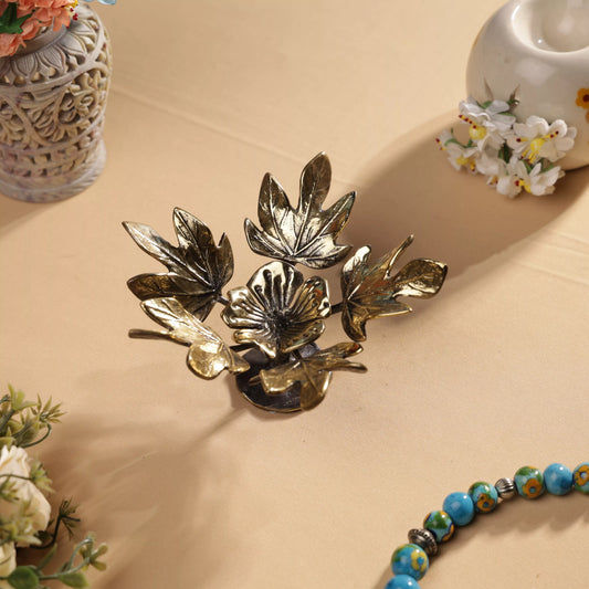 Antique Finish Brass Flower With Maple Leaves Table Decor