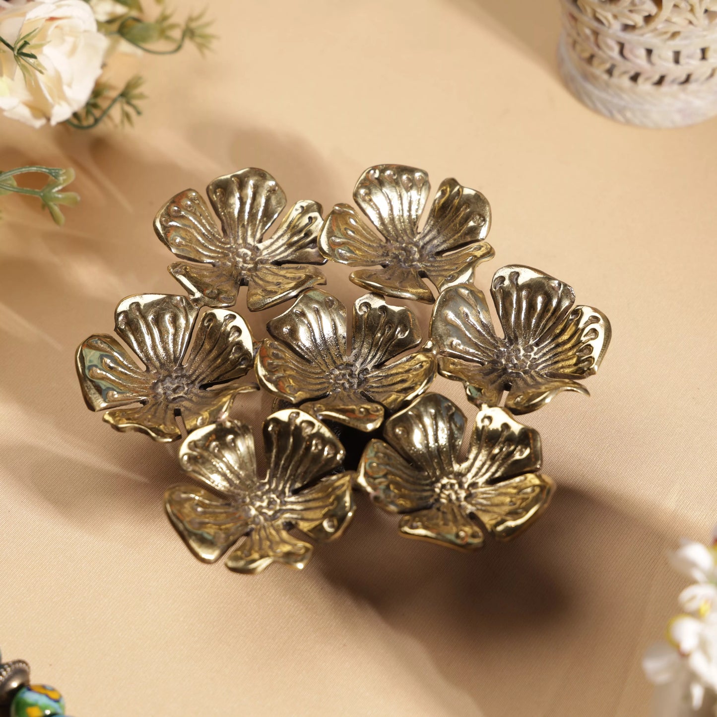 Antique FInish Brass Geranium FLower Bunch Table Decor