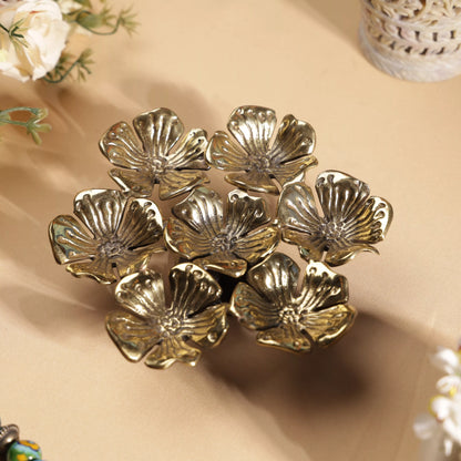 Antique FInish Brass Geranium FLower Bunch Table Decor