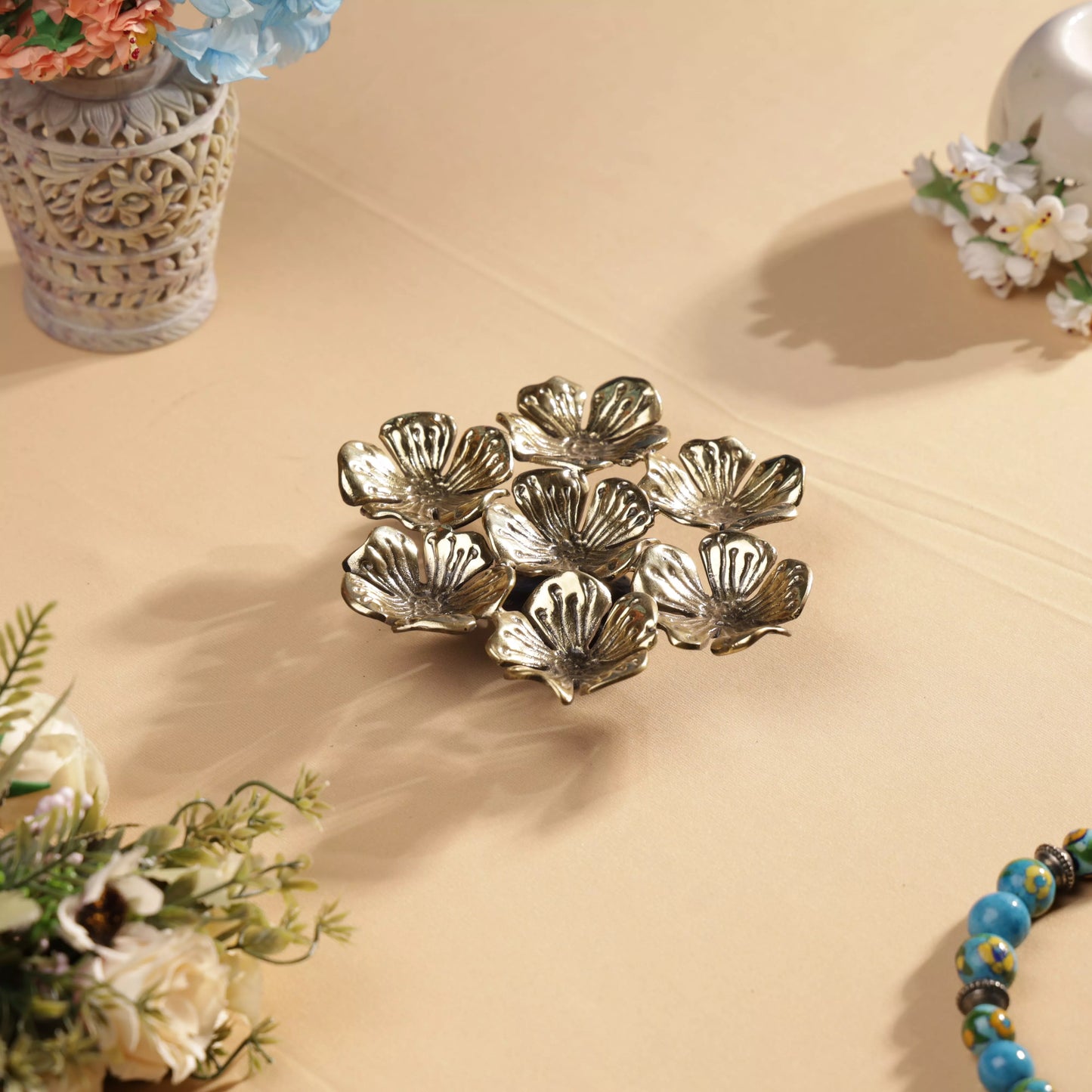 Antique FInish Brass Geranium FLower Bunch Table Decor